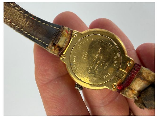Vintage Courreges Quartz Uhr Gold mit rotem Krokodil-Effekt-Armband Weiß - Ansicht 4