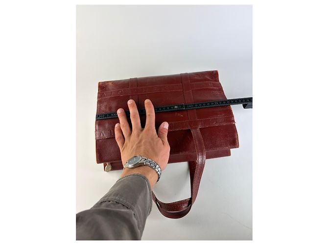 Sac structuré en cuir embossé Givenchy Vintage Burgundy Gold Bordeaux - vue 11
