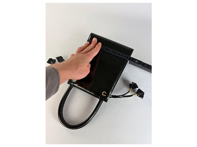 Vintage Givenchy Antigona Tote aus Lackleder Schwarz Gold - Ansicht 11