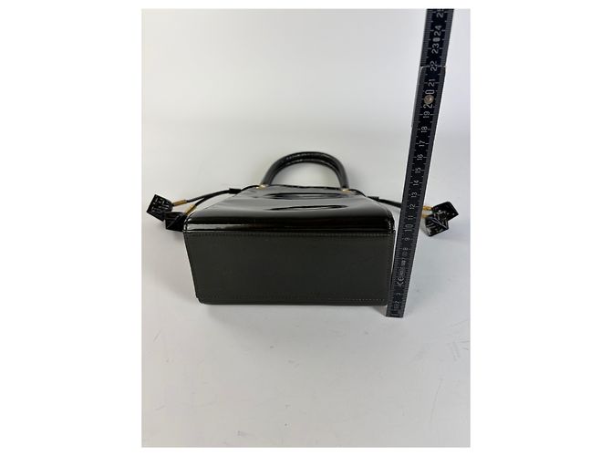 Vintage Givenchy Antigona Tote aus Lackleder Schwarz Gold - Ansicht 15