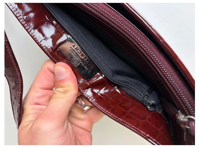 Vintage Givenchy Schultertasche aus Leder in Krokodil-Optik Burgundy Bordeaux - Ansicht 4