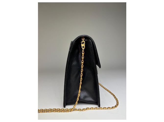 Sac bandoulière à rabat en cuir texturé avec logo Givenchy Vintage Noir - vue 8