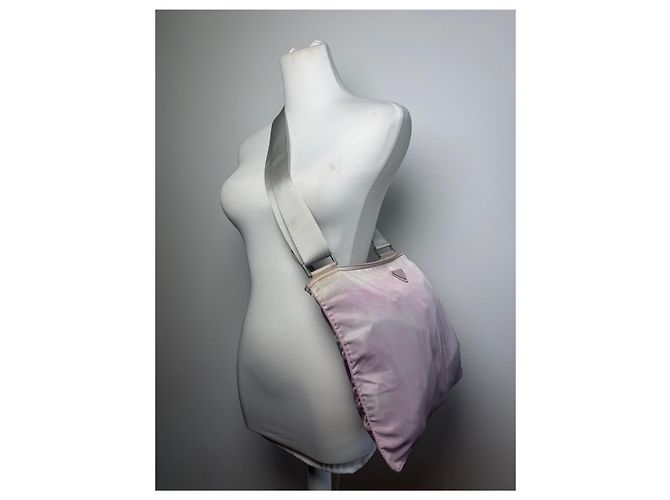 Vintage Prada Nylon Schultertasche mit Klappe Hellrosa Creme Beige - Ansicht 6