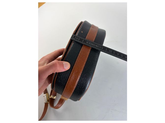 Givenchy Vintage Leder-Crossbody-Bag mit Klappe Schwarz Braun - Ansicht 13