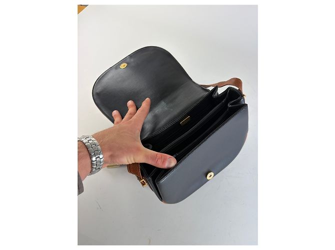 Givenchy Vintage Leder-Crossbody-Bag mit Klappe Schwarz Braun - Ansicht 3