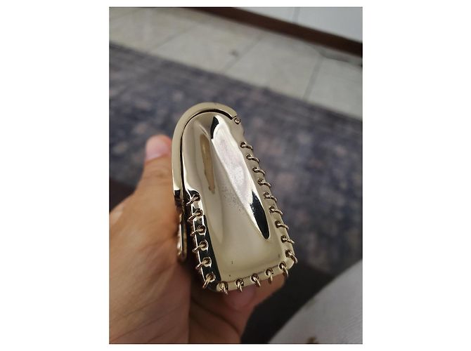 Collana Chanel in perle e catena con mini charm borsa Nero Bianco D'oro - vista 10