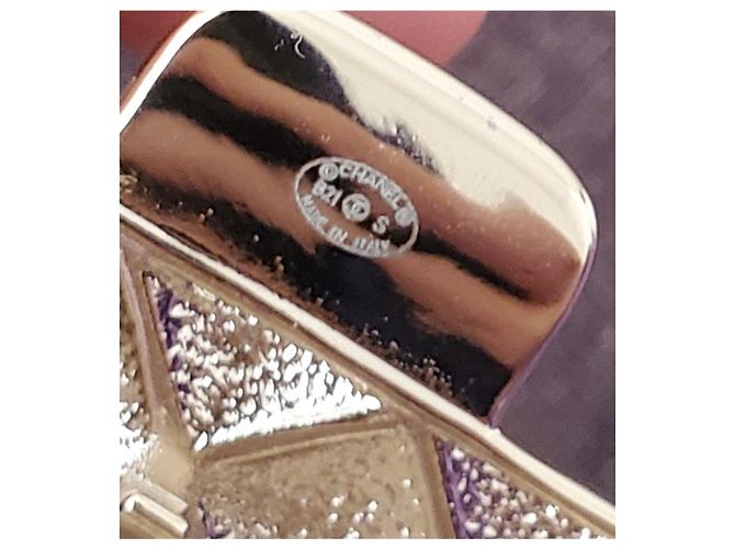 Collana Chanel in perle e catena con mini charm borsa Nero Bianco D'oro - vista 13