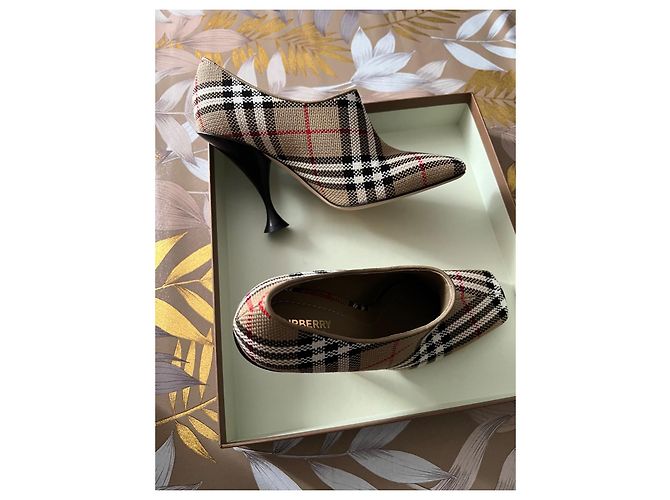 Burberry Check Pumps aus Canvas Schwarz Weiß Rot Beige - Ansicht 2