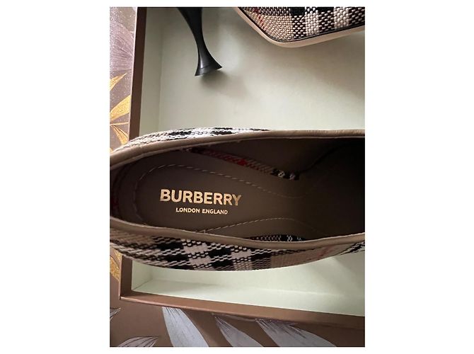 Burberry Check Pumps aus Canvas Schwarz Weiß Rot Beige - Ansicht 3