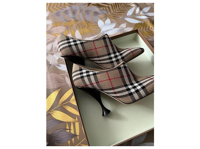 Burberry Check Pumps aus Canvas Schwarz Weiß Rot Beige - Ansicht 4
