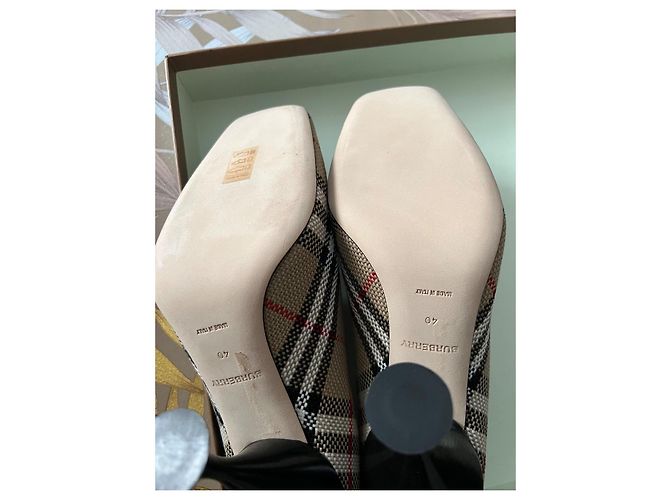 Burberry Check Pumps aus Canvas Schwarz Weiß Rot Beige - Ansicht 5