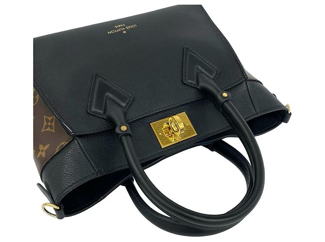 Borsa Louis Vuitton On My Side PM Monogram Marrone Nero - vista 4