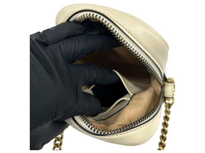 Borsa a tracolla mini/pouch Gucci GG Marmont in pelle con logo e catena Bianco - vista 9