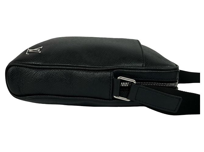 Bolso de hombro Louis Vuitton de cuero negro - vista 6