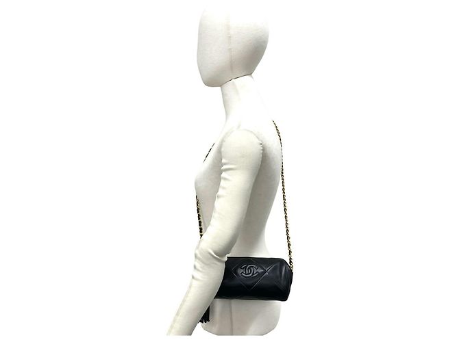 Borsa a tracolla Chanel Matelassé Coco Mark Nero - vista 2