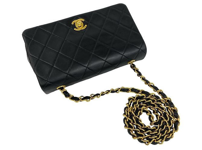 Timeless Borsa a tracolla Chanel in pelle d'agnello matelassé nera Nero - vista 4