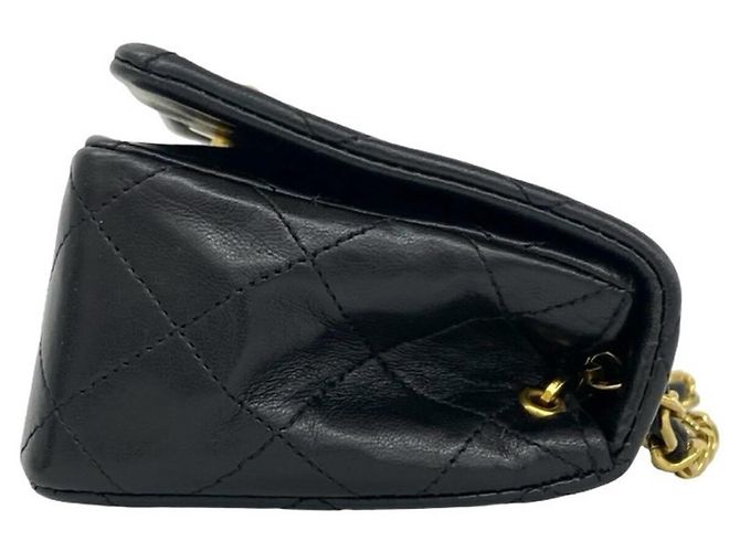 Timeless Borsa a tracolla Chanel in pelle d'agnello matelassé nera Nero - vista 6