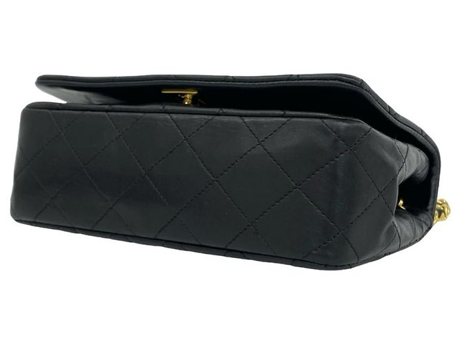 Timeless Borsa a tracolla Chanel in pelle d'agnello matelassé nera Nero - vista 8