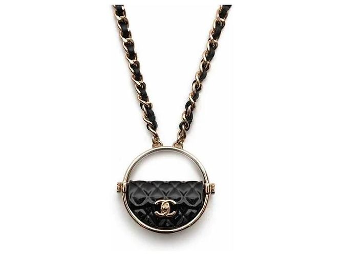 Chanel Halskette aus schwarzem gestepptem Lammleder mit CC-Anhänger Golden - Ansicht 2