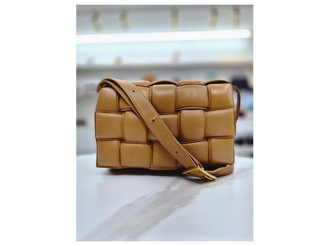Bottega Veneta Bolsa Tiracolo Medium Cassette Acolchoada Camel Marrom - vista 10