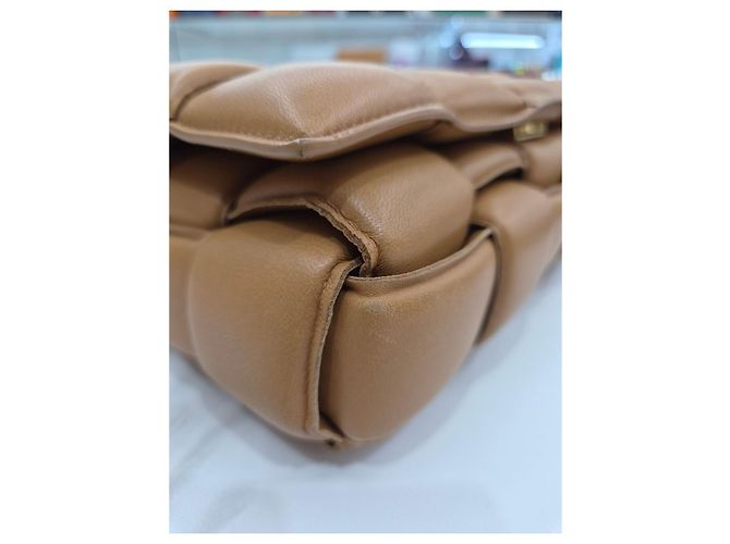 Bottega Veneta Bolsa Tiracolo Medium Cassette Acolchoada Camel Marrom - vista 18