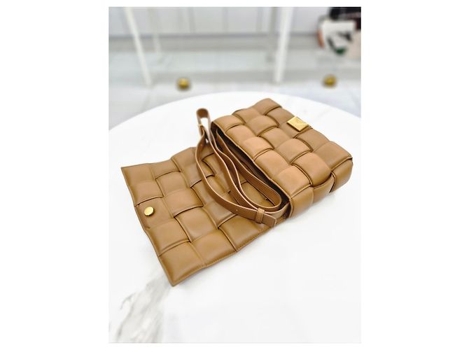 Bottega Veneta Bolsa Tiracolo Medium Cassette Acolchoada Camel Marrom - vista 22