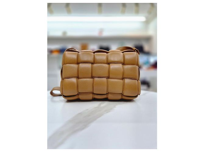 Bottega Veneta Bolsa Tiracolo Medium Cassette Acolchoada Camel Marrom - vista 6