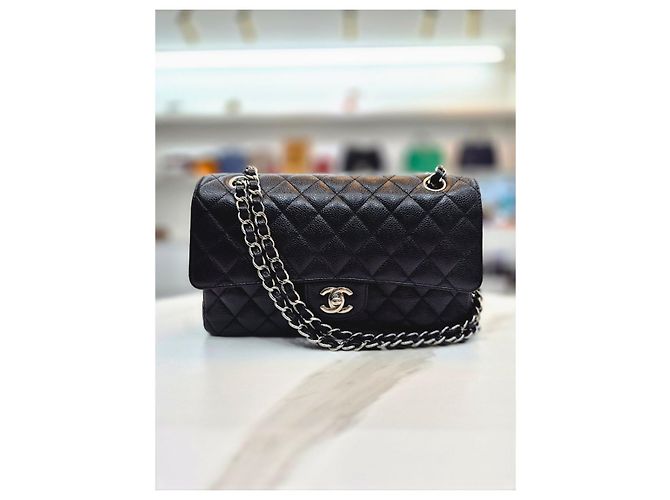 Chanel Serie di borse a tracolla Medium Silver in pelle caviar classica Nero - vista 10