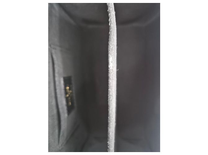 Louis Vuitton Borsa a tracolla e crossbody Mini Dolphin in pelle Epi nera Nero - vista 16