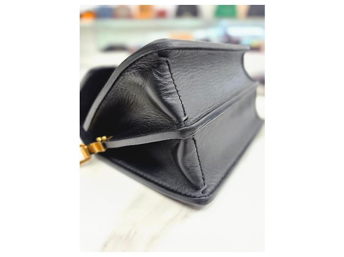 Louis Vuitton Borsa a tracolla e crossbody Mini Dolphin in pelle Epi nera Nero - vista 17
