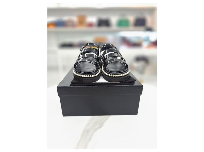Chanel Sandalias de charol para mujer con correa de perlas Negro - vista 10