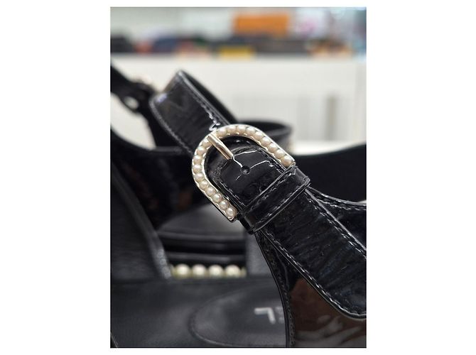 Chanel Sandalias de charol para mujer con correa de perlas Negro - vista 18