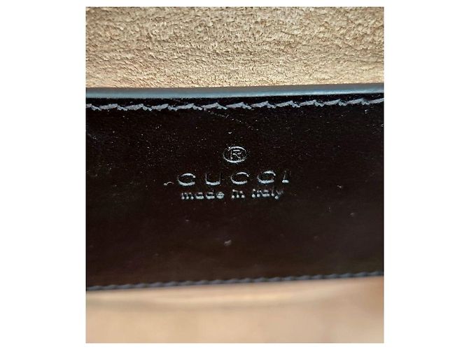 Gucci Mini Borsa a Tracolla Marmont Matelassé Nera - vista 13