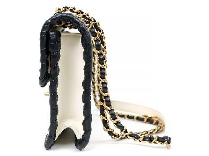 Chanel Mini Schultertasche mit Klappe in Weiß - Ansicht 2