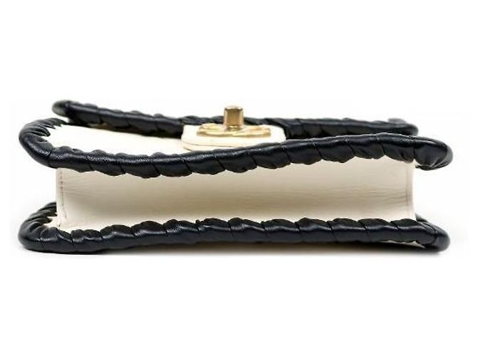 Chanel Mini Schultertasche mit Klappe in Weiß - Ansicht 4