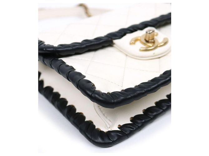 Chanel Mini Schultertasche mit Klappe in Weiß - Ansicht 5