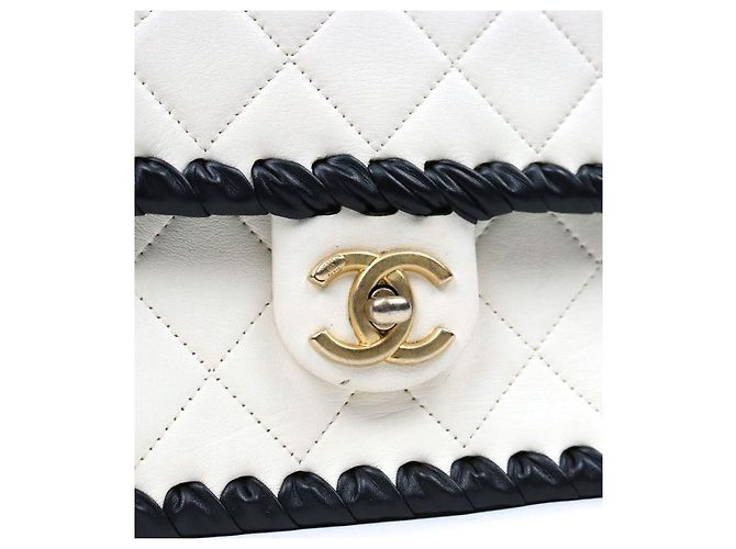 Chanel Mini Schultertasche mit Klappe in Weiß - Ansicht 7