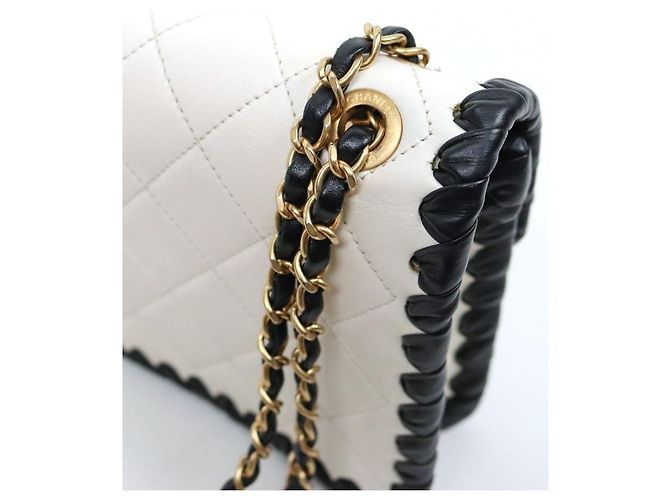 Chanel Mini Schultertasche mit Klappe in Weiß - Ansicht 8