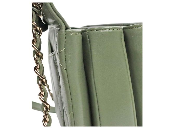 Chanel Kleine Trendy CC Top Handle Tote Bag aus grünem Lammleder - Ansicht 10