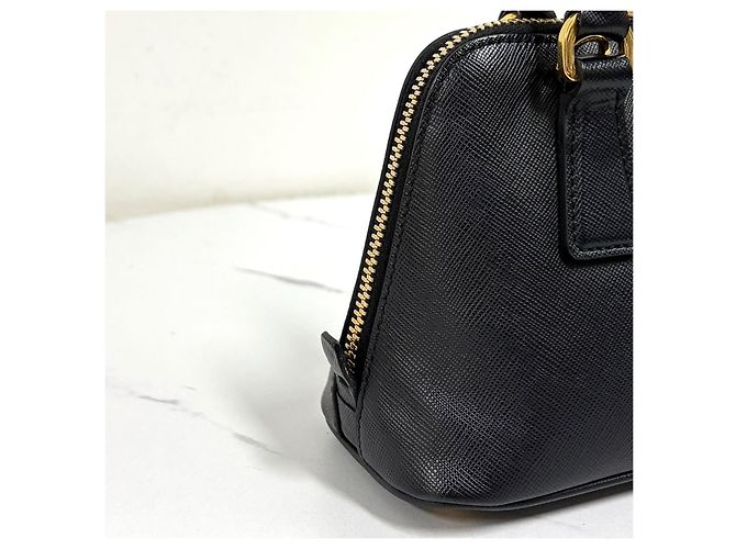 Prada Mini borsa tote a tracolla in Saffiano nera Nero - vista 9