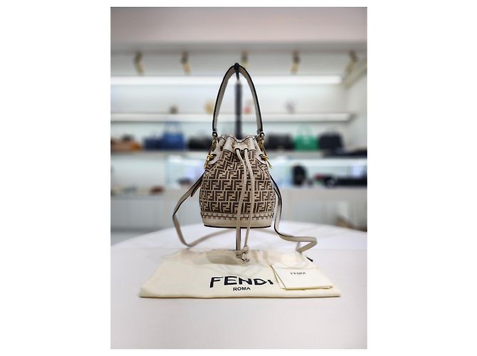 Fendi Borsa a Secchiello Montrezzo Bucket Mini a Spalla e Tracolla Marrone - vista 10