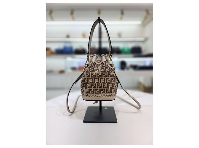 Fendi Borsa a Secchiello Montrezzo Bucket Mini a Spalla e Tracolla Marrone - vista 14
