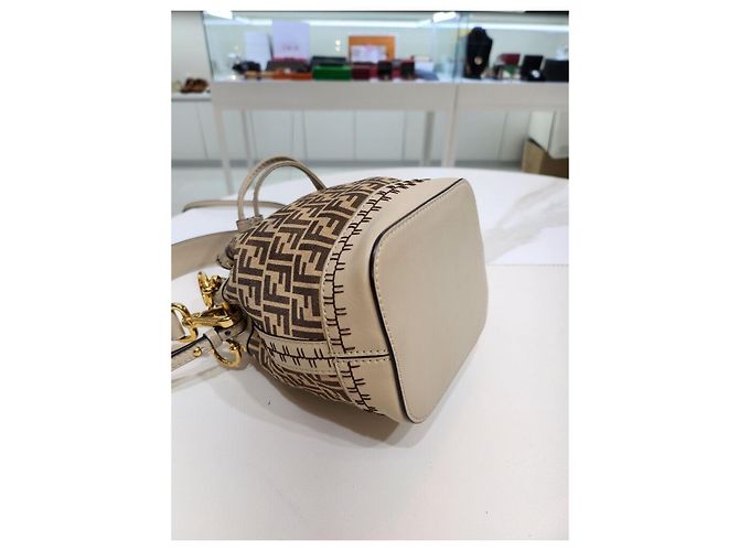 Fendi Borsa a Secchiello Montrezzo Bucket Mini a Spalla e Tracolla Marrone - vista 17