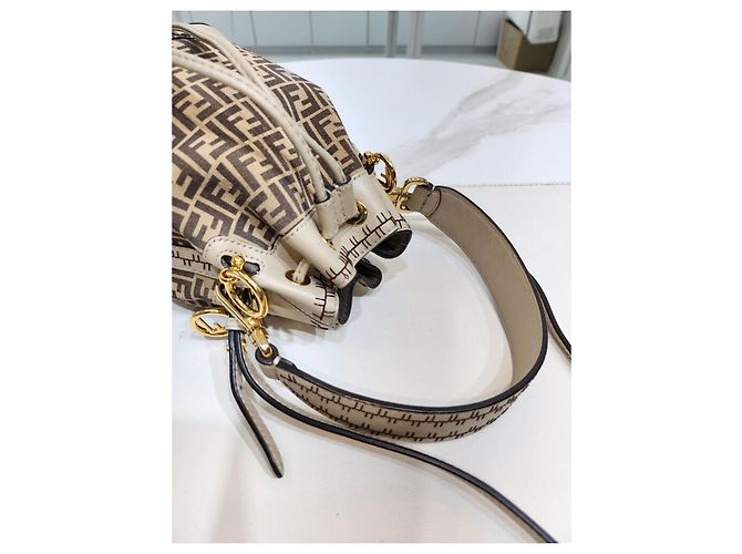 Fendi Borsa a Secchiello Montrezzo Bucket Mini a Spalla e Tracolla Marrone - vista 18