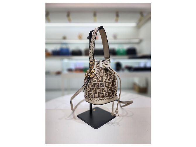 Fendi Borsa a Secchiello Montrezzo Bucket Mini a Spalla e Tracolla Marrone - vista 5