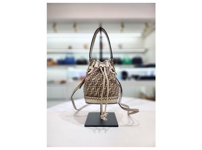 Fendi Borsa a Secchiello Montrezzo Bucket Mini a Spalla e Tracolla Marrone - vista 9