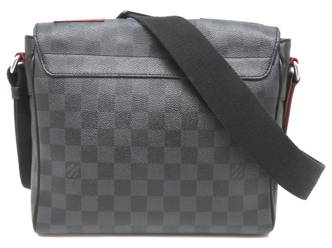 Borsa a tracolla da uomo Louis Vuitton District PM NM Nero - vista 2