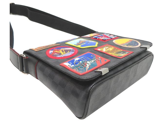 Borsa a tracolla da uomo Louis Vuitton District PM NM Nero - vista 3