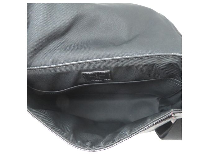 Borsa a tracolla da uomo Louis Vuitton District PM NM Nero - vista 6