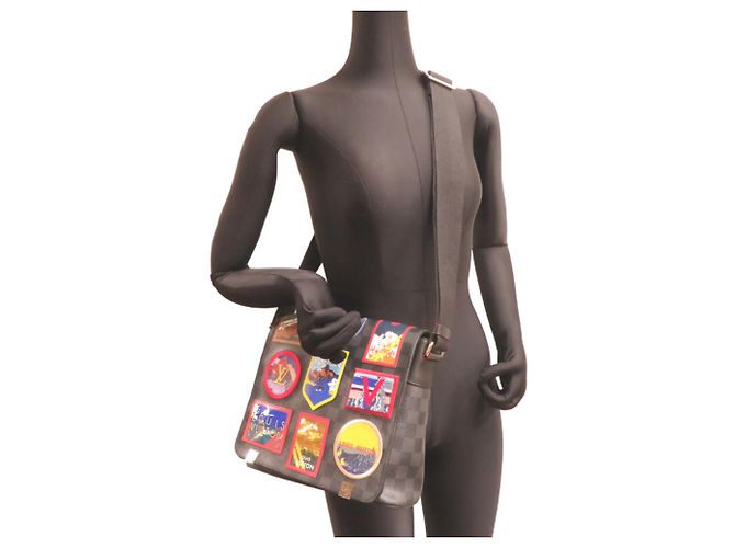 Borsa a tracolla da uomo Louis Vuitton District PM NM Nero - vista 9